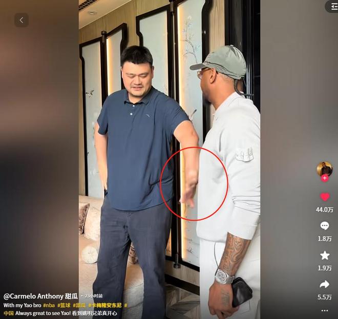 老友姚明相聚晚宴丰韵美女作陪被拍互动亲密J9真人游戏第一品牌NBA安东尼来华与(图3)