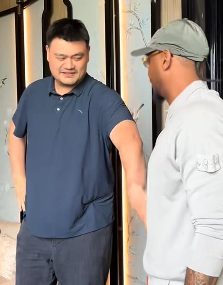 老友姚明相聚晚宴丰韵美女作陪被拍互动亲密J9真人游戏第一品牌NBA安东尼来华与(图18)